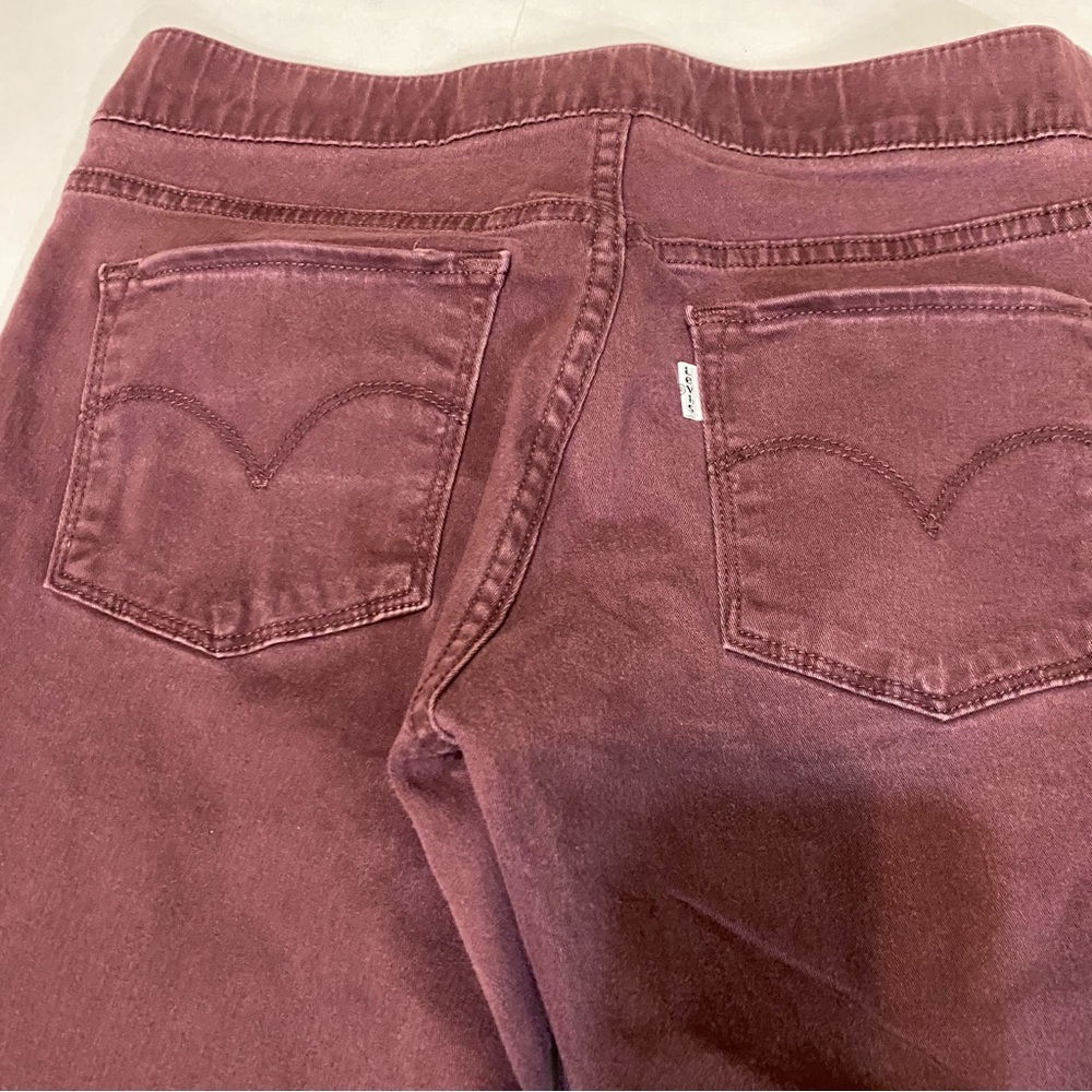 Levi’s Women's Burgundy Jeans - Picture 12 of 13